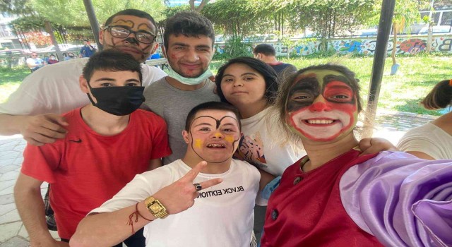 Nazilli Sağlık Hizmetleri MYO öğrencilerinden ‘Engelsiz Eğleniyoruz Projesi
