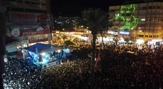 Nazillideki gençlik konserlerini binlerce kişi izledi