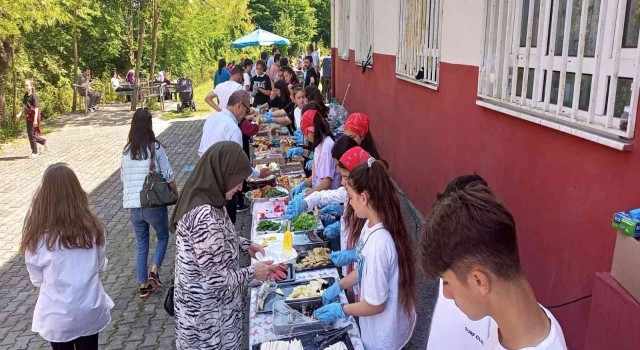 Nebioğlu Ortaokulu geleneksel kahvaltı programı düzenledi