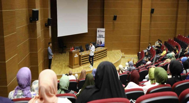Necip Fazıl Kısakürek GAÜNde şiirlerle anıldı