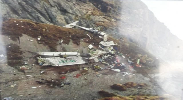 Nepalde kaybolan uçağın enkazı bulundu