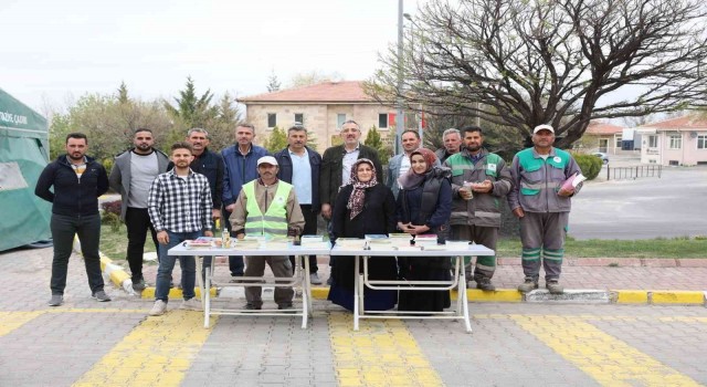 Nevşehirde Mezarlıklara gelen vatandaşlara Yasin-İ Şerif dağıtıldı