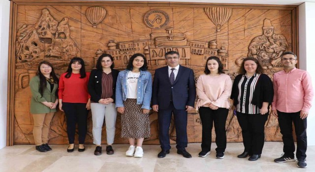 NEVÜlü öğrenciler ‘Çince Köprüsü yarışmasından derecelerle döndü