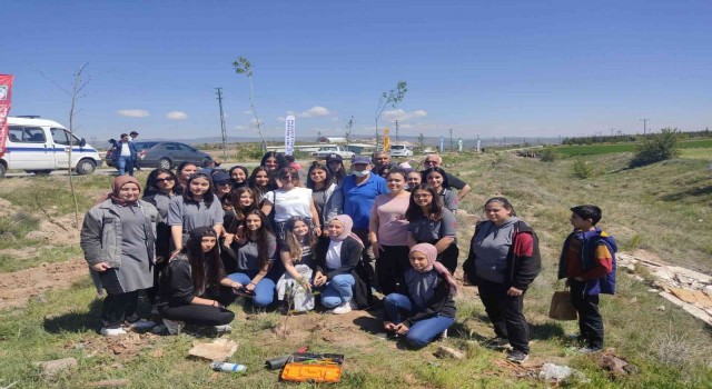 Öğrenciler, 19 Mayısa özel ağaç dikti