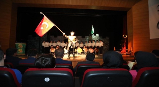 Öğrenciler İstanbulun Fethini kutladı