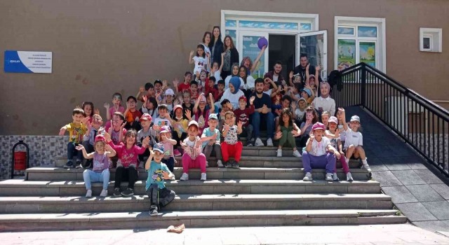 Öğrenciler, öğretmenleri eşliğinde eğlendi