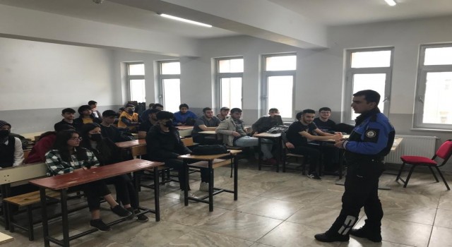 Öğrencilere polislik mesleği anlatıldı