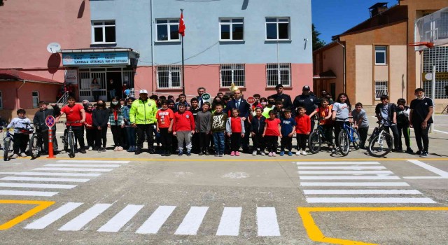 Öğrencilere uygulamalı trafik eğitimi