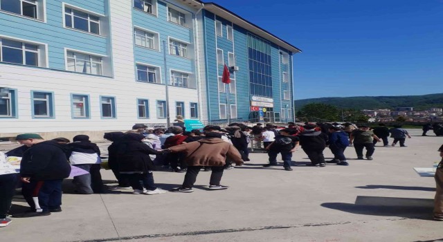 Öğretmen adayları matematiği sevdirmek için şenlik yaptı