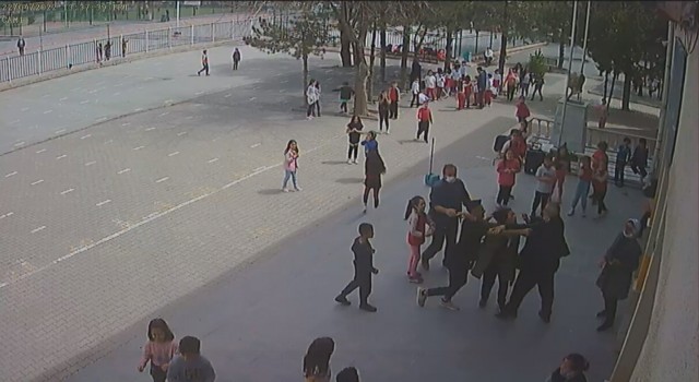 Öğretmene şiddet kamerada