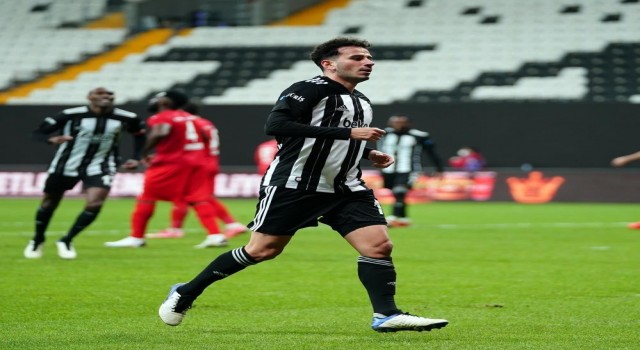 Oğuzhan Özyakup, Beşiktaşa veda etti
