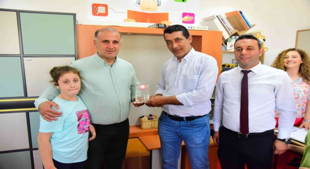Okul Aile Birliğinden Başkan Kayaya plaket