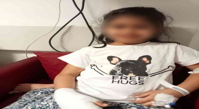 Okulda parmağı sıraya sıkışan küçük Zeynepin parmağı kesildi