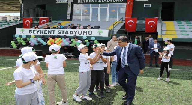 Önce öğreniyor sonra eğleniyorlar