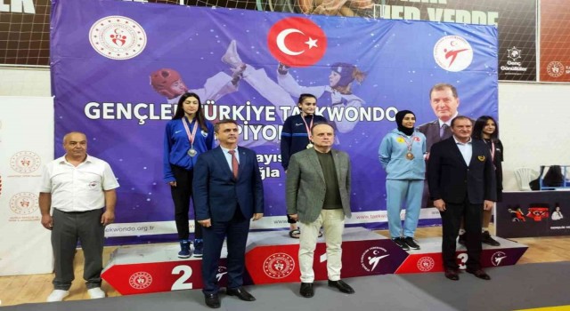 Osmangazili tekvandocudan gümüş madalya