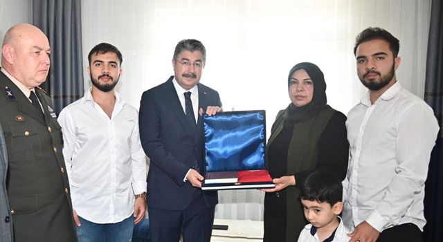 Osmaniye Valisi Yılmaz, Şehit Polis Memuru Davut Kaplan’ın Ailesini ziyaret etti