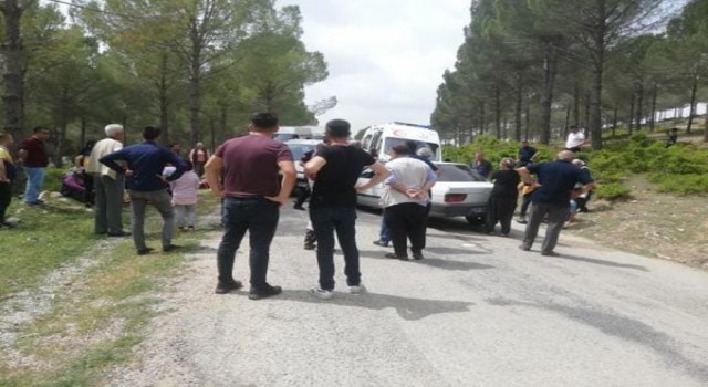 Osmaniyede hafif ticari araç ile otomobil çarpıştı: 4 yaralı
