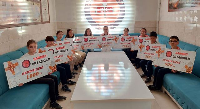 Osmaniye'de Kitap okuma yarışmasının kazananlarına ödül