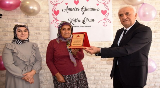 Osmaniyede yılın annesi seçildi