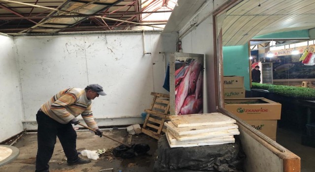 (ÖZEL) Yıkım kararı alınan pazar yerinin esnafı mağdur
