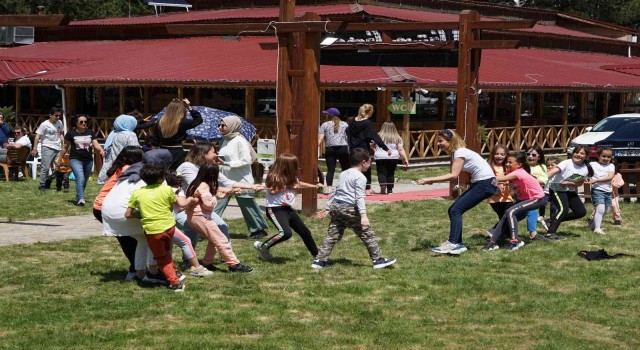 Pandemide en ön saflarda yer alan hemşireler piknikte stres attılar