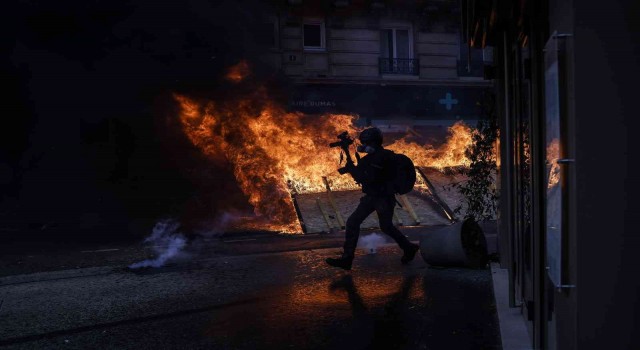 Paristeki olaylı 1 Mayıs kutlamalarında 54 kişi gözaltına alındı
