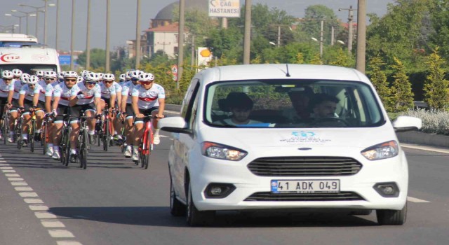 Pedal çevirerek Samsuna giden bisikletçiler Düzcede