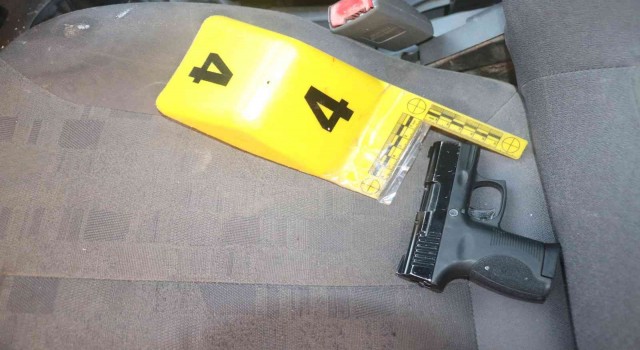 Petrol istasyonunu gasp eden suçlu 2 polis memurunu yaraladı