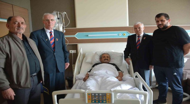 Pide kuyruğunda saldırıya uğrayan Kıbrıs gazisine destek