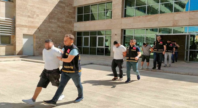 Pişkin hırsızdan gazetecilere: Çek çek Antalya yakışıklı görsün