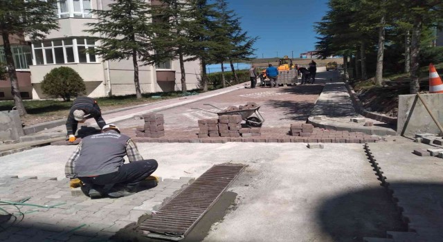 Pursaklarda yollar nakış nakış işleniyor