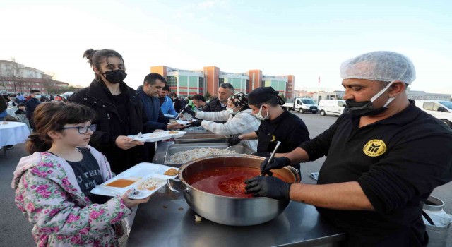 Ramazan boyunca 80 bin kişi Yenimahallede iftar yaptı
