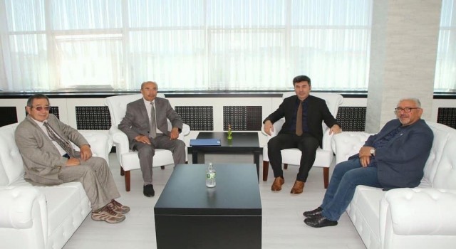 Rektör Karacoşkun yazarlar ile bir araya geldi