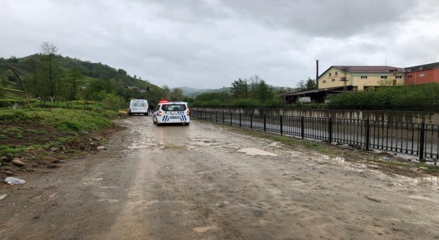 Rizede 23 yaşındaki genç yol kenarında ölü bulundu