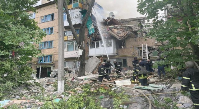 Rus ordusu Donetskte 5 katlı binayı vurdu: 1 ölü, 1 yaralı
