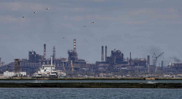 Rus ordusunun kuşatması altındaki Azovstal fabrikasından yaklaşık 100 kişilik 1inci grup ayrıldı