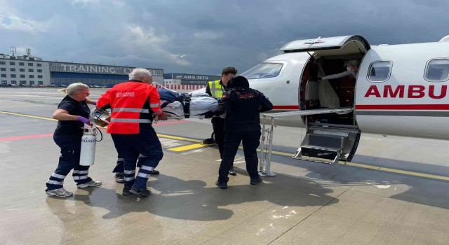 Sağlık Bakanlığı, Çekyada rahatsızlanan Türk öğrenci için ambulans uçak gönderdi