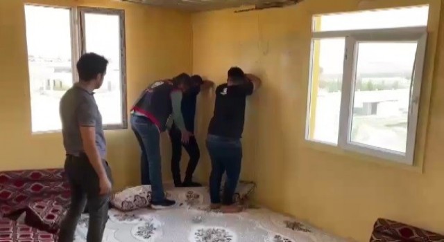 Sahte polis ve savcı şebekesini İzmir polisi çökertti