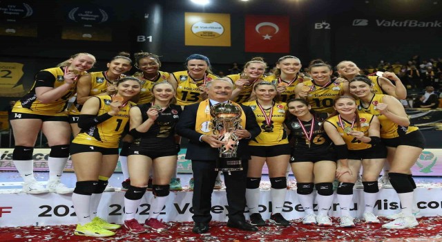 Şampiyon VakıfBank kupasını aldı