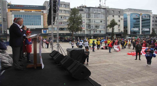 Samsunda 1 Mayıs coşkusunu yağmur dindirdi