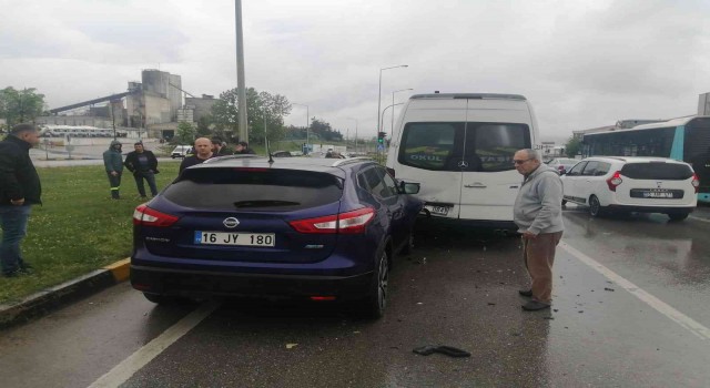 Samsunda kırmızı ışıkta zincirleme kaza: 3 yaralı