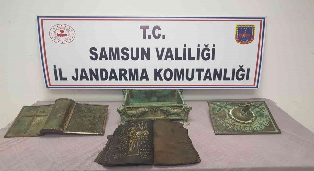 Samsunda tarihi niteliğinde olduğu değerlendirilen İncil ve metal sanduka ele geçti
