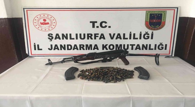 Şanlıurfada ahır duvarı içerisine gizlenen uzun namlulu silah ele geçirildi