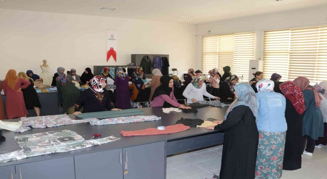 Şanlıurfada ev hanımları boş zamanlarında meslek öğreniyor