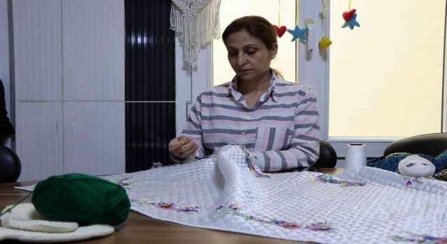 Şanlıurfada marifetli kadınlar aile bütçelerine katkı sağlıyor
