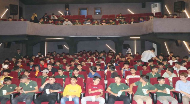 Şanlıurfada öğrencilerin sinema keyfi
