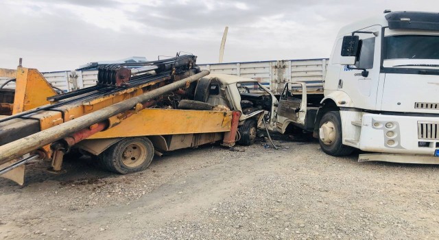 Şanlıurfada vinç tırla çarpıştı: 3 yaralı