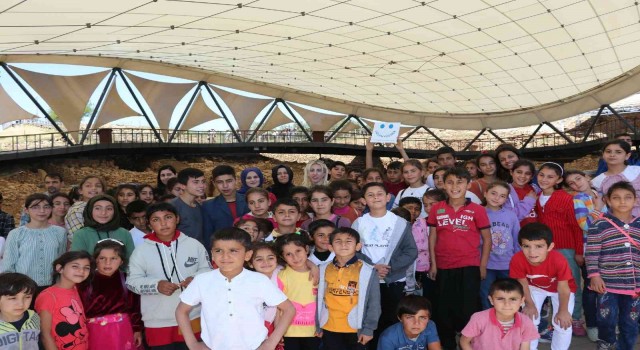 Şanlıurfalı çocuklar ilk defa Göbeklitepeyi gördü