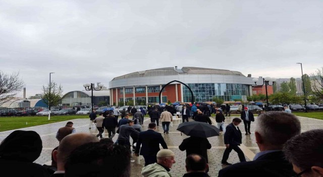 Saraybosnada Müslümanlar bayram sabahı camilere akın etti