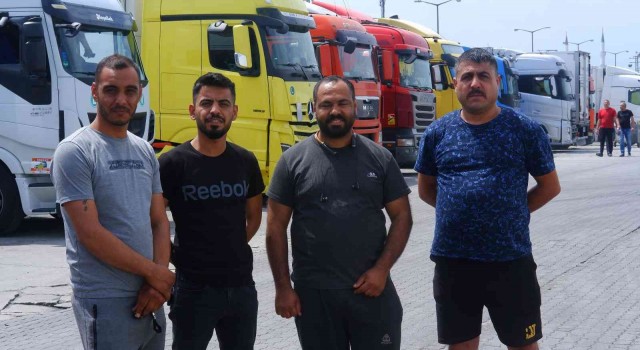 Sebze ve meyve taşıyan tırlar günlerdir Kapıkulede bekliyor